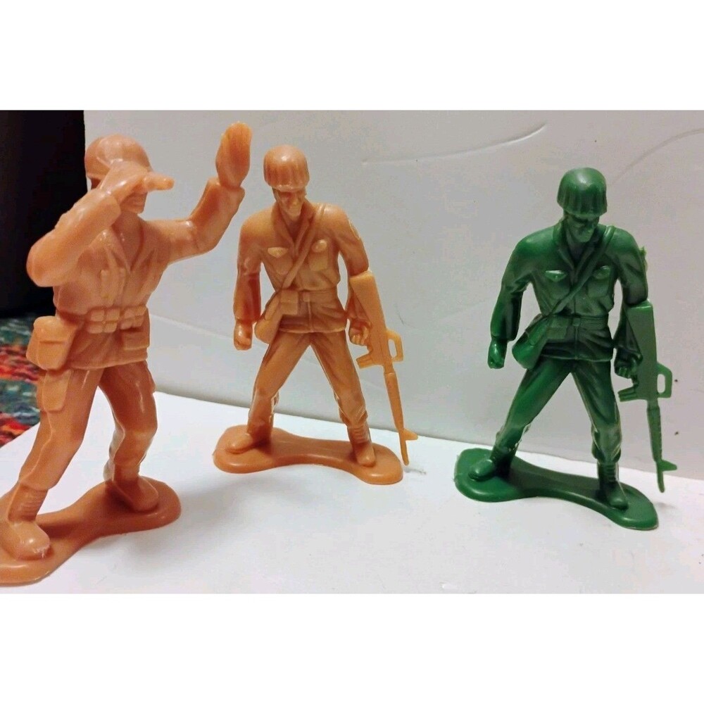 Lot of Large 4" Plastic Toy Soldiers Army Men Figures Greenbrier International